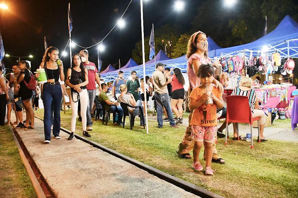 personas_tomando_mate_y-terere_en_formosa_fiesta_2022