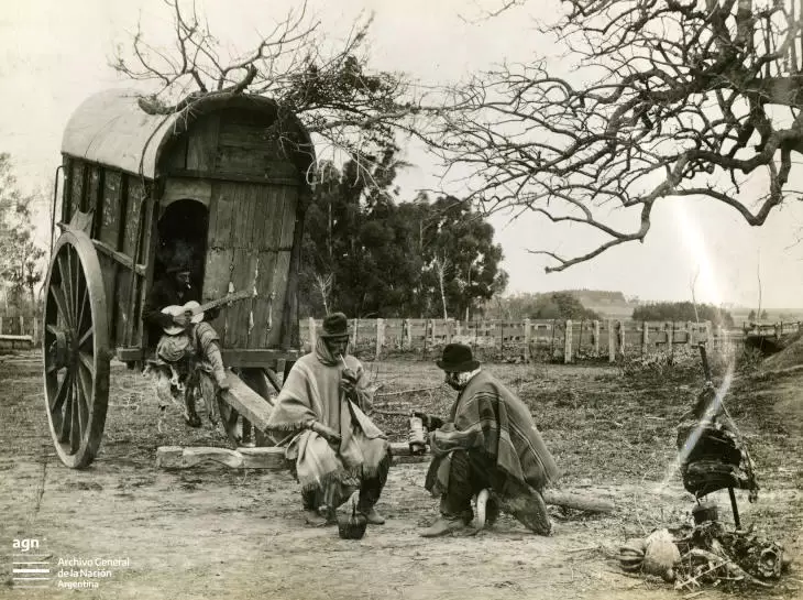 Resultado de imagen para mates argentinos ~lbk~  Tradiciones argentinas, Mates  argentinos, Gaucho