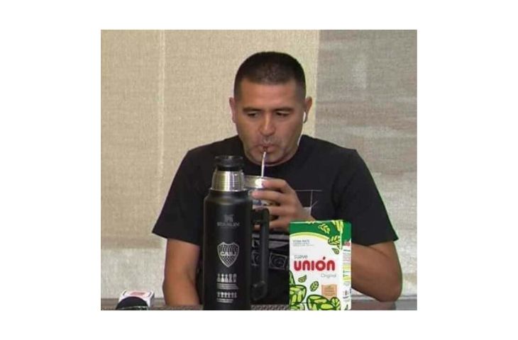 ex-jugador-de-futbol-riquelmene-boca-juniors-tomando-mate-union-meme