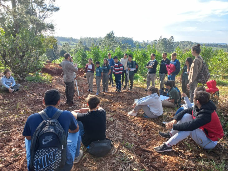 adolescentes-capacitacion-en-charca-yerba-mate