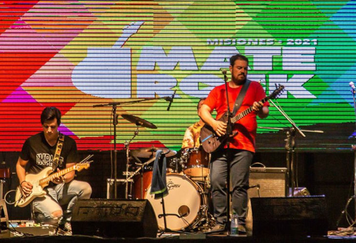 banda-tocando-en-mate-rock-montecarlo-misiones