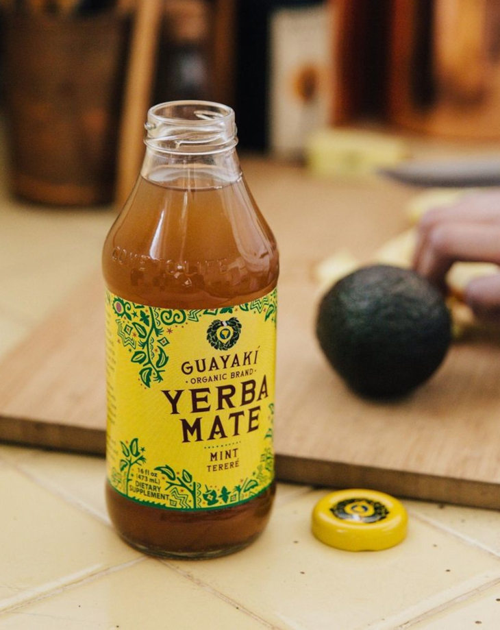 botella-bebida-con-yerba-mate-guayaki