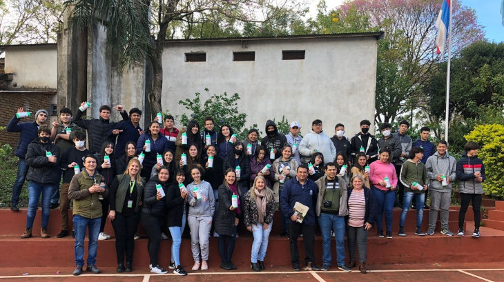 alumnos-con-mate-autocebante-obera-misiones