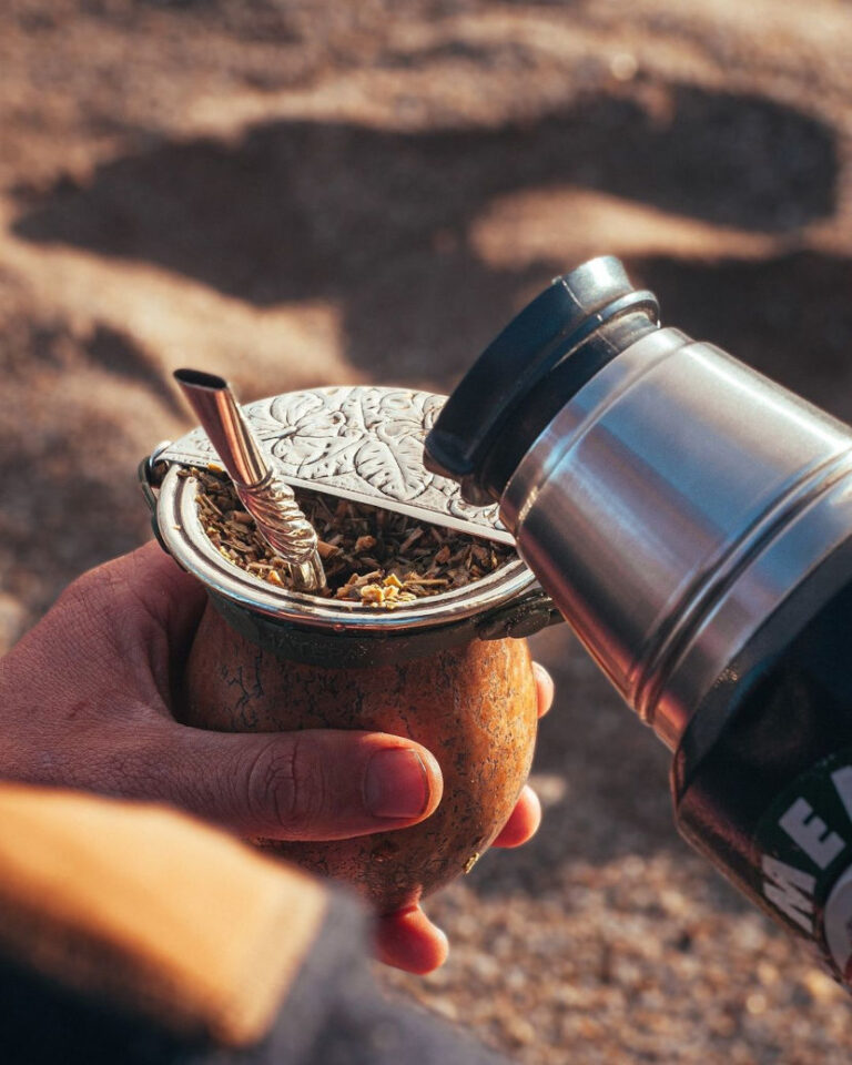 mate-con-yerba-tapa-y-termo-