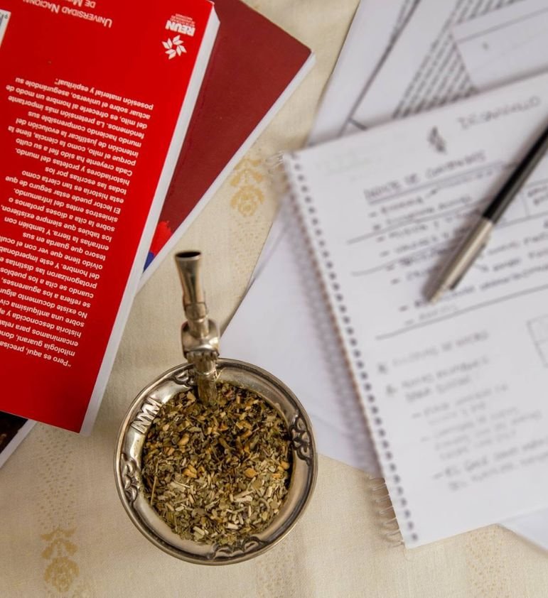 libros y apuntes-estudiar-con-mate y yerbamate