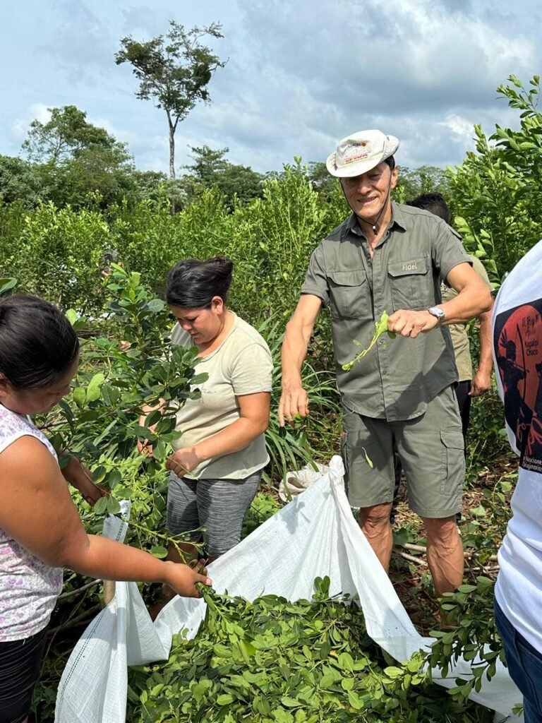 mario-paredes-fidel-foods-junto-nativos-mbya-guarnai-misiones-arg