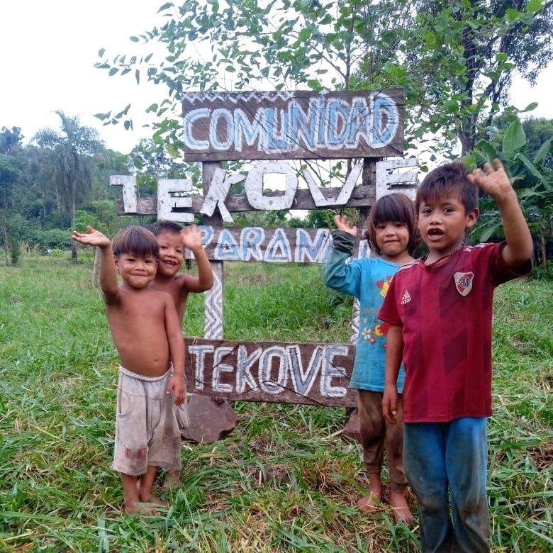 ninos-de-la-aldea-peruti-marca-de-yerba-mate-en-misiones