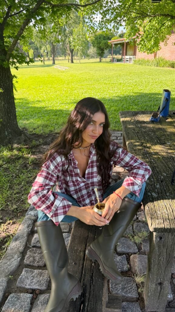 zaira-nara-tomando-mates